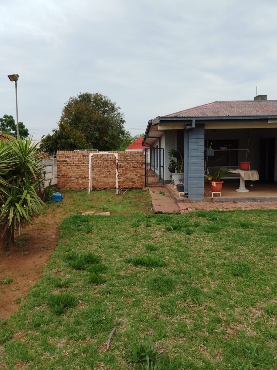 5 Bedroom Property for Sale in Meiringspark North West